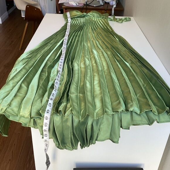 Betsy & Adam Apple Green Pleated Gown Size 2 - Picture 14 of 16